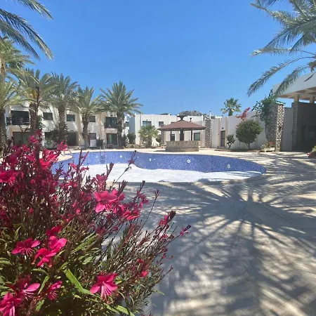 Cute 2+1 Apt With Common Pool - Centre Apartament *