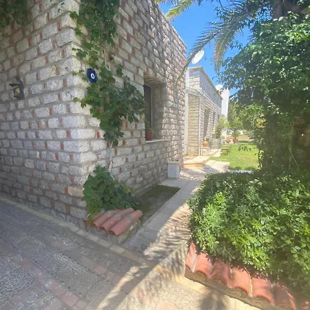 Apartament Cute 2+1 Apt With Common Pool - Centre