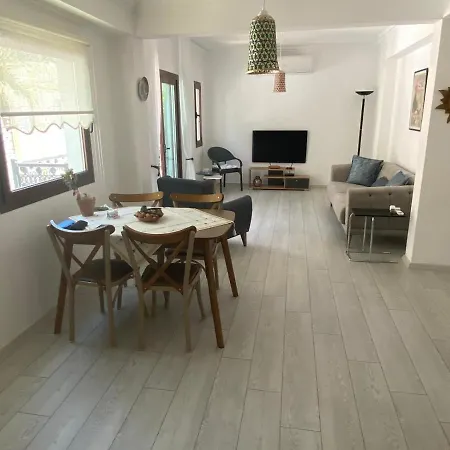 Cute 2+1 Apt With Common Pool - Centre Apartament