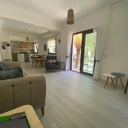 Cute 2+1 Apt With Common Pool - Centre Apartament *