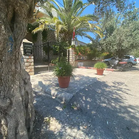 Cute 2+1 Apt With Common Pool - Centre
